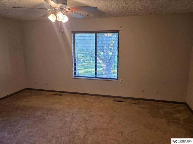 3325 Neerpark Drive, Lincoln, NE 68506