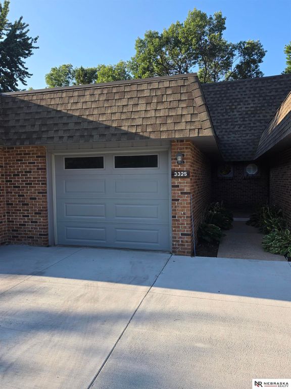 3325 Neerpark Drive, Lincoln, NE 68506