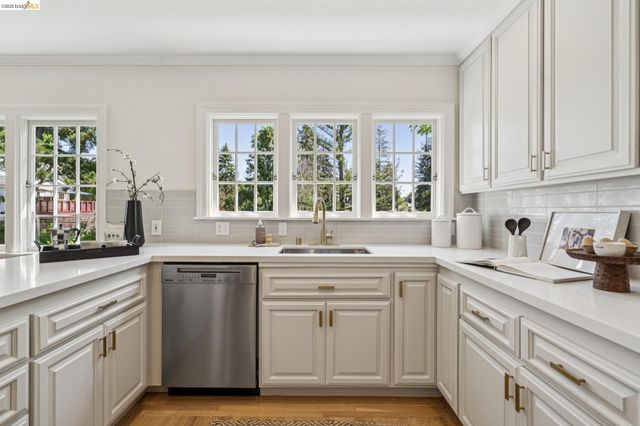 132 Caperton, Piedmont, CA 94611