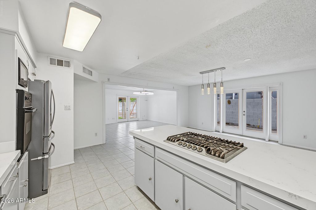 1537 E BISHOP Drive, Tempe, AZ 85282 — photo 4