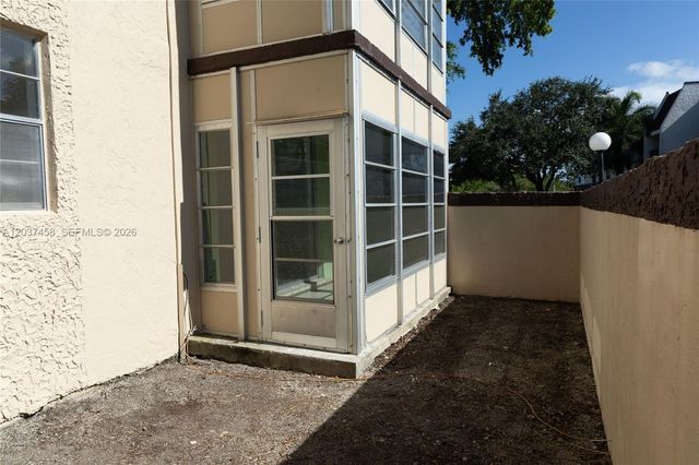 7300 NW 17th St 112, Plantation, FL 33313
