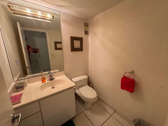 3215 S Ocean Boulevard 303, Highland Beach, FL 33487