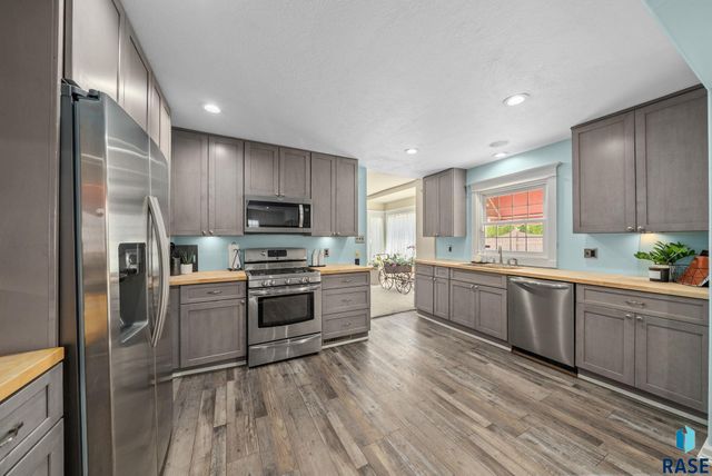 1215 S 5th Ave, Sioux Falls, SD 57105