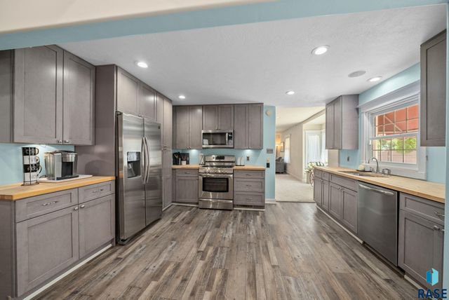 1215 S 5th Ave, Sioux Falls, SD 57105