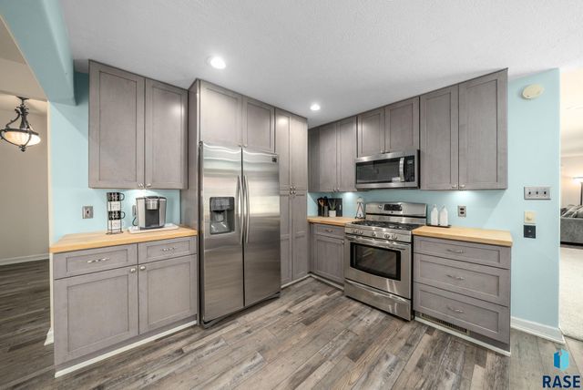 1215 S 5th Ave, Sioux Falls, SD 57105