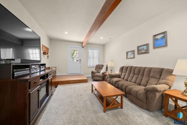 1215 S 5th Ave, Sioux Falls, SD 57105