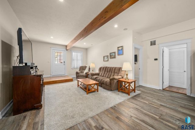 1215 S 5th Ave, Sioux Falls, SD 57105
