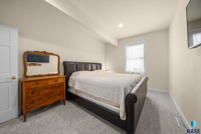 1215 S 5th Ave, Sioux Falls, SD 57105
