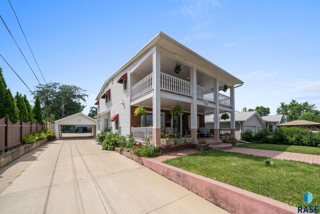 1215 S 5th Ave, Sioux Falls, SD 57105