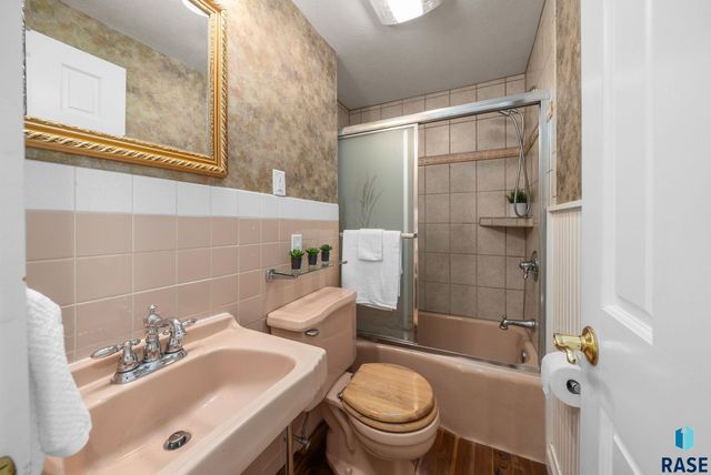 1215 S 5th Ave, Sioux Falls, SD 57105