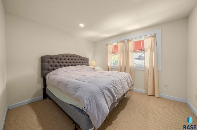 1215 S 5th Ave, Sioux Falls, SD 57105