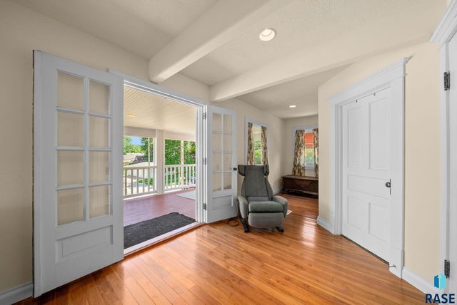 1215 S 5th Ave, Sioux Falls, SD 57105