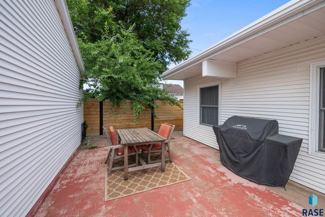 1215 S 5th Ave, Sioux Falls, SD 57105