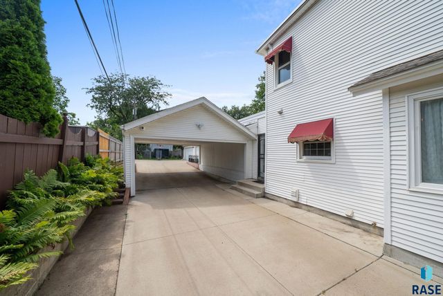 1215 S 5th Ave, Sioux Falls, SD 57105