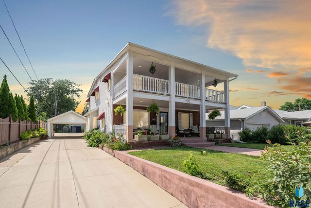 1215 S 5th Ave, Sioux Falls, SD 57105