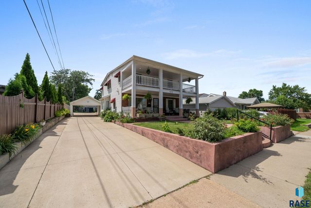 1215 S 5th Ave, Sioux Falls, SD 57105