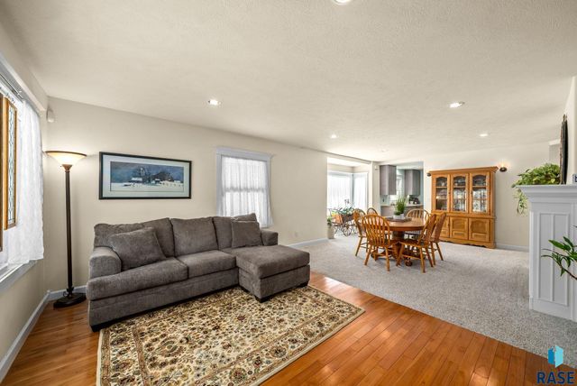 1215 S 5th Ave, Sioux Falls, SD 57105