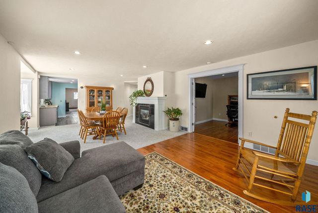 1215 S 5th Ave, Sioux Falls, SD 57105