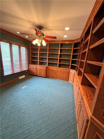 2644 Carriage House Dr, Hampton, PA 15101