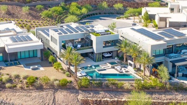 12 Falling Canyon Court, Henderson, NV 89011
