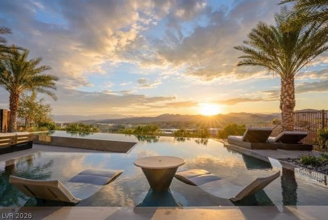 12 Falling Canyon Court, Henderson, NV 89011