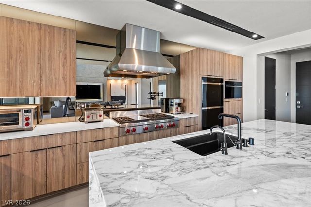 12 Falling Canyon Court, Henderson, NV 89011