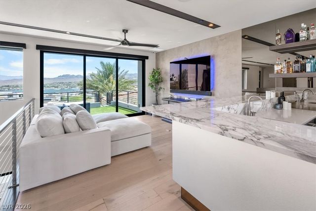 12 Falling Canyon Court, Henderson, NV 89011
