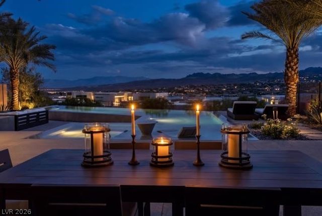 12 Falling Canyon Court, Henderson, NV 89011