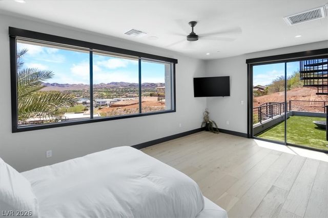 12 Falling Canyon Court, Henderson, NV 89011