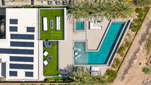 12 Falling Canyon Court, Henderson, NV 89011
