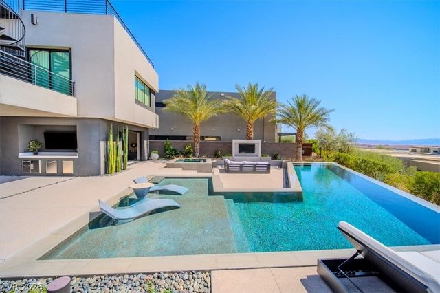 12 Falling Canyon Court, Henderson, NV 89011