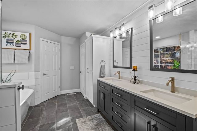 5 Lacock Lane, Bella Vista, AR 72714