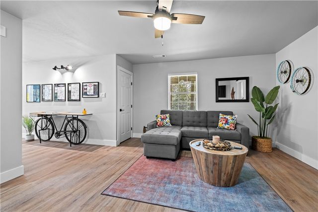 5 Lacock Lane, Bella Vista, AR 72714