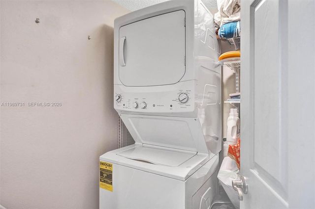 337 Ives Dairy Rd 12, Miami, FL 33179