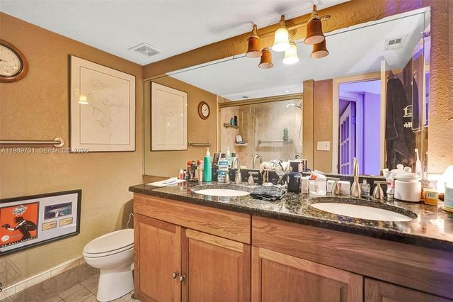 337 Ives Dairy Rd 12, Miami, FL 33179