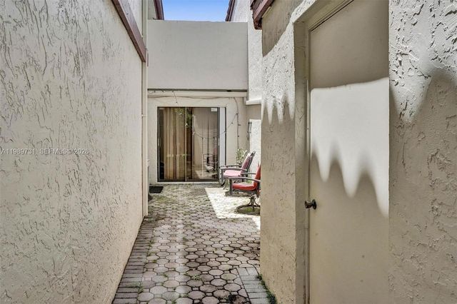 337 Ives Dairy Rd 12, Miami, FL 33179