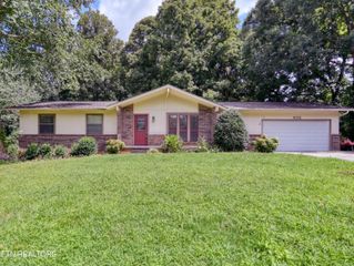 402 Harrow Rd, Knoxville, TN 37934
