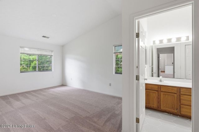 10501 McMeekin Ln 208, Louisville, KY 40223