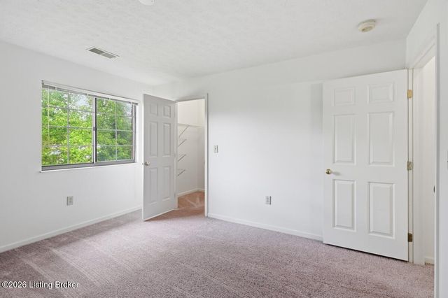 10501 McMeekin Ln 208, Louisville, KY 40223