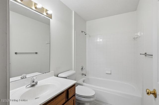 10501 McMeekin Ln 208, Louisville, KY 40223