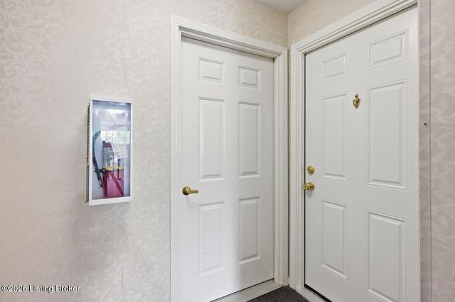 10501 McMeekin Ln 208, Louisville, KY 40223