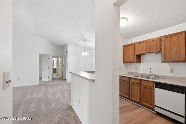 10501 McMeekin Ln 208, Louisville, KY 40223