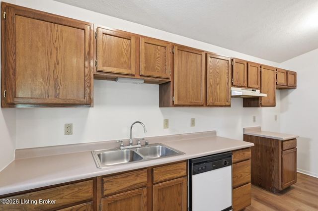 10501 McMeekin Ln 208, Louisville, KY 40223