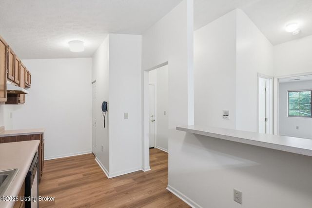 10501 McMeekin Ln 208, Louisville, KY 40223