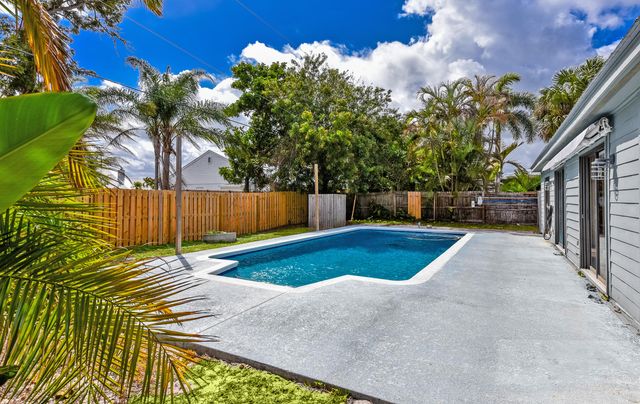 5666 SE Matousek Street, Stuart, FL 34997