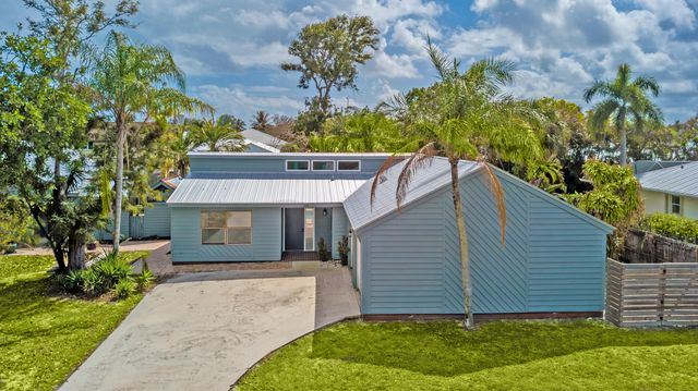 5666 SE Matousek Street, Stuart, FL 34997
