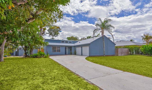 5666 SE Matousek Street, Stuart, FL 34997