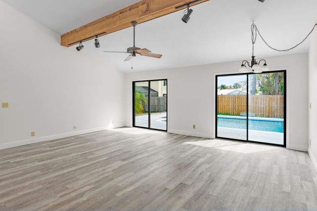 5666 SE Matousek Street, Stuart, FL 34997