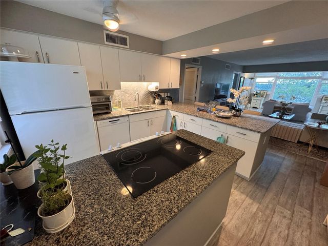 33 S GULFSTREAM AVENUE 409, Sarasota, FL 34236