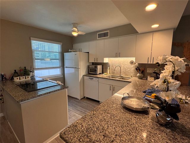 33 S GULFSTREAM AVENUE 409, Sarasota, FL 34236